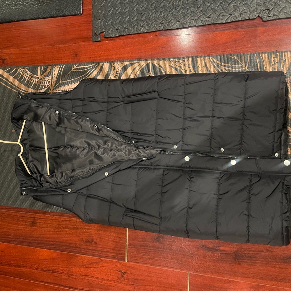 SHEIN Black Puffer Vest